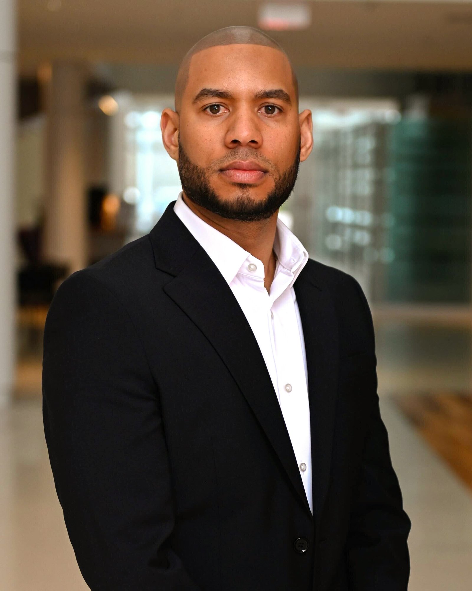 Real Estate Agent Jonathan Medrano