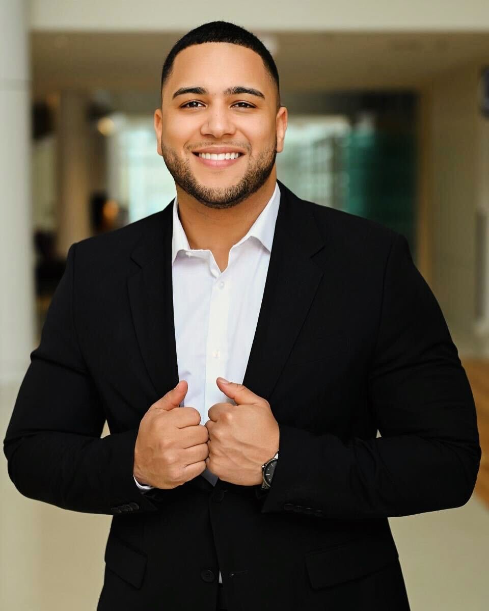 Real Estate Agent Anibal Mendez